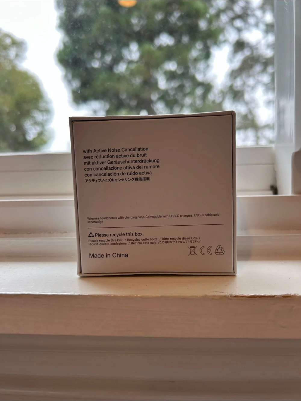 Apple White Wireless Earbuds with Charging Case
